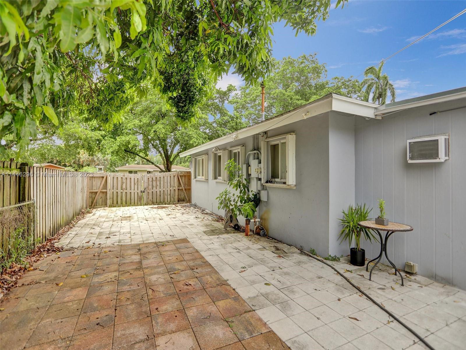 PLANTATION GARDENS 4TH SE - Residential Lease