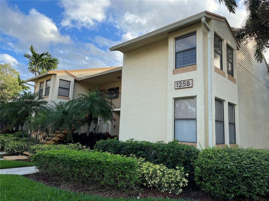 Beautiful 2/2 condo for rent in the peaceful Meadow Lakes community. Completely remodeled ground-floor unit with spacious bedrooms; master bedroom includes a walk-in closet. Washer and dryer inside plus an additional storage room. Features a private patio located directly in front of the clubhouse. Water is included in rent.

Community features: clubhouse, two BBQ grills, jacuzzi, gym, game room, lakefront pool, 24-hour security, and plenty of parking.

Excellent location close to the beach, shopping malls, supermarkets, and major highways. Available for annual rental or 7-month minimum (price upon request). Offered furnished or unfurnished. Pet friendly.