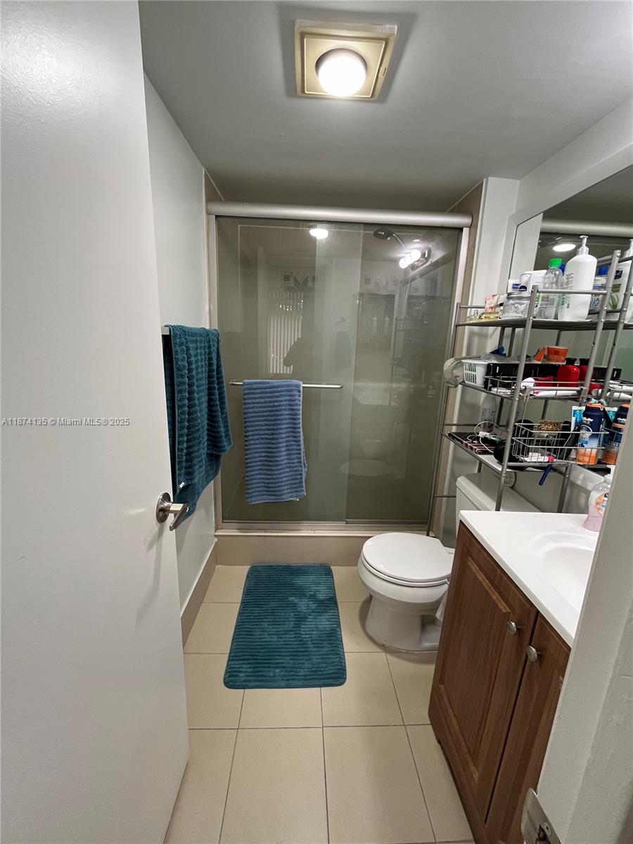 VILLAS AT MEADOW LAKES - Residential Lease