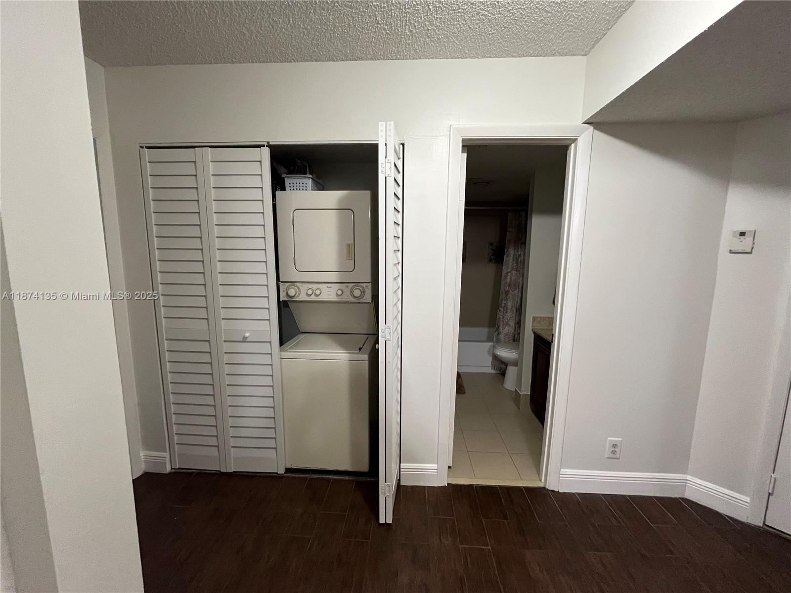 VILLAS AT MEADOW LAKES - Residential Lease