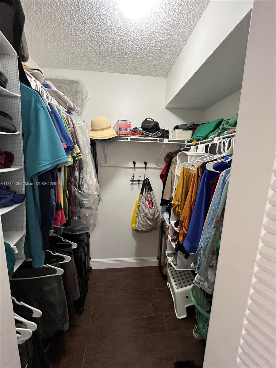 VILLAS AT MEADOW LAKES - Residential Lease