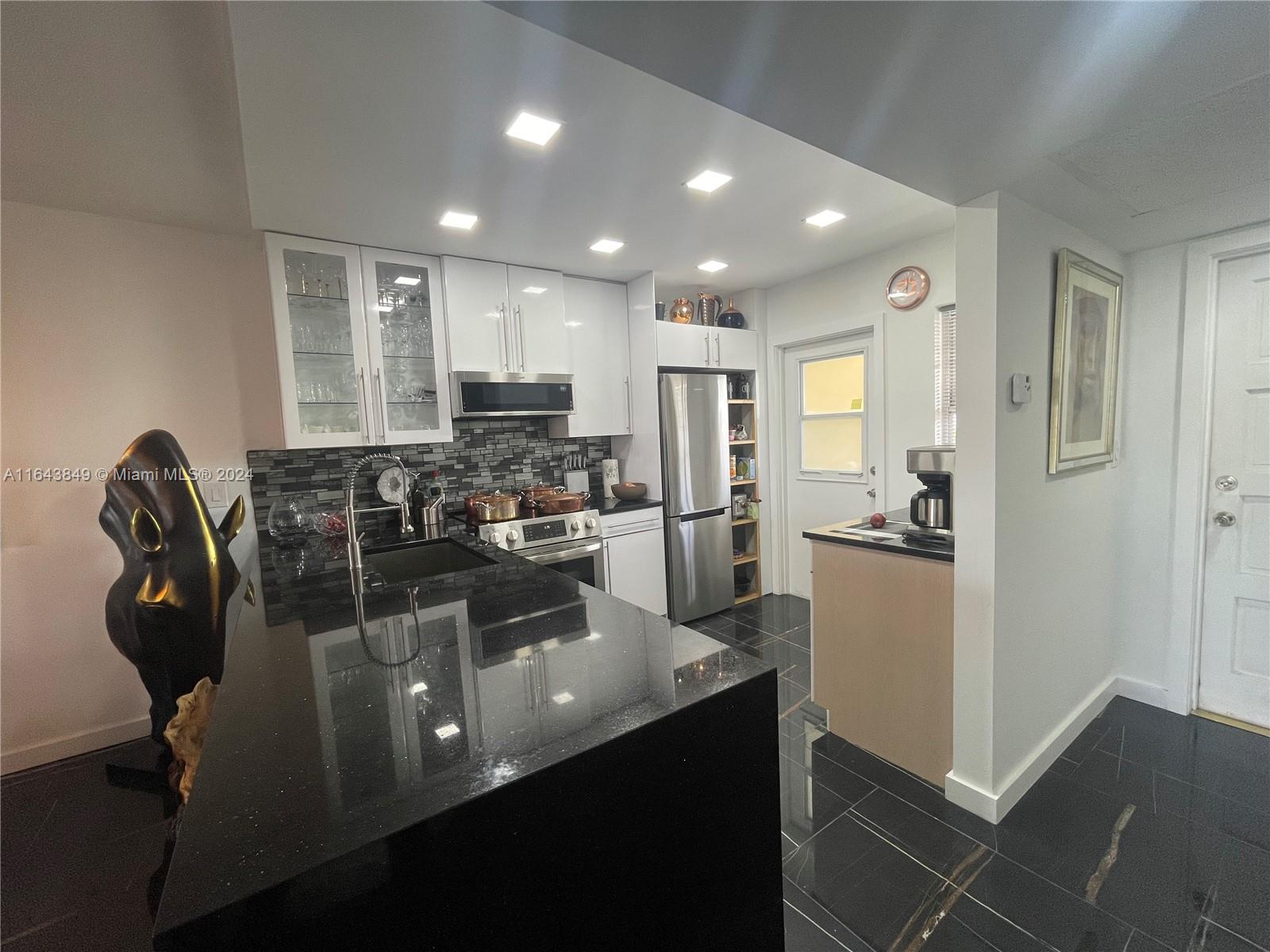 NO 6 PALM-AIRE COUNTRY CL - Residential
