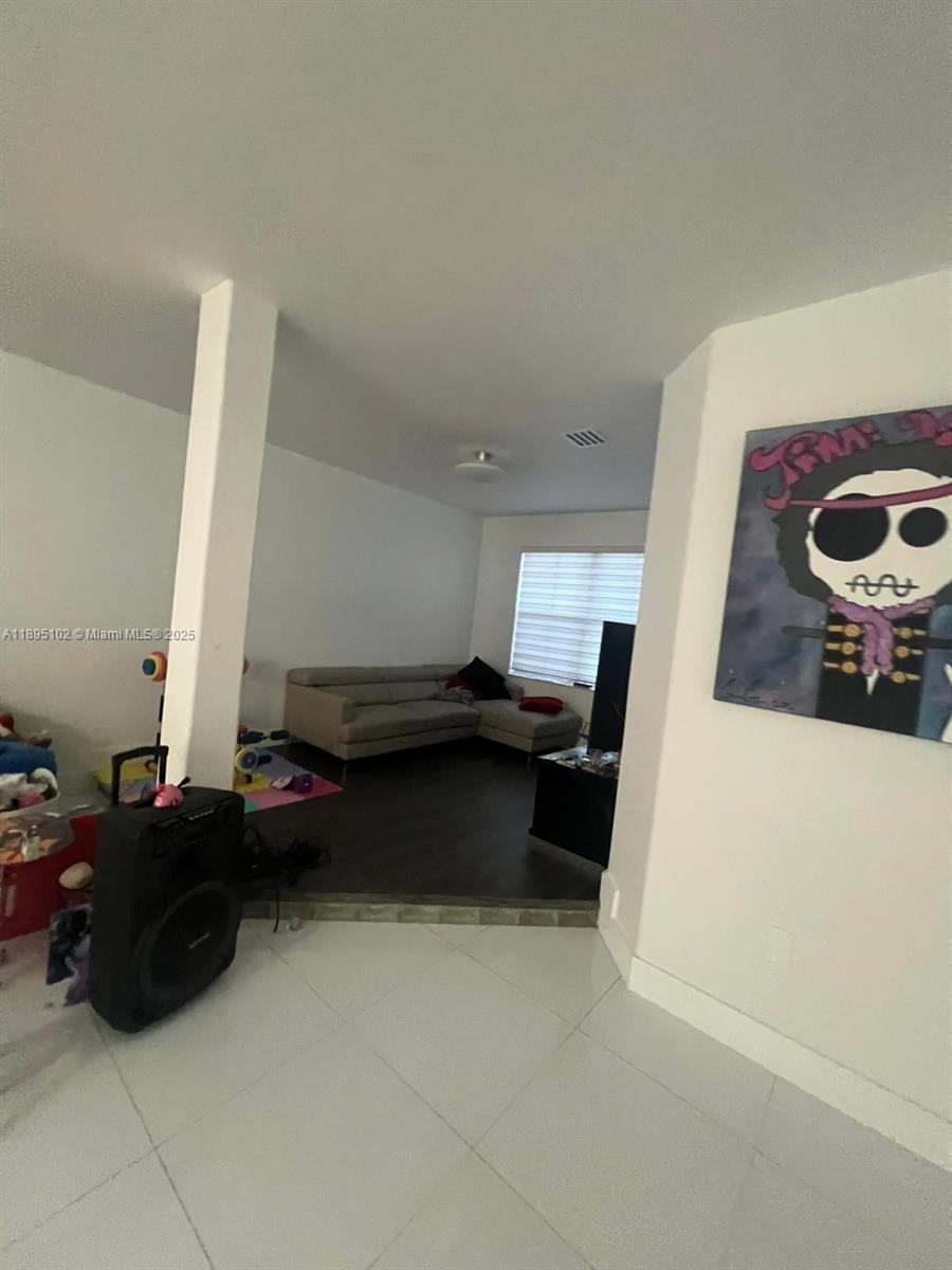 ISLANDS AT DORAL NORTHWES - Residential