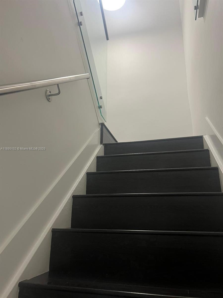 ISLANDS AT DORAL NORTHWES - Residential