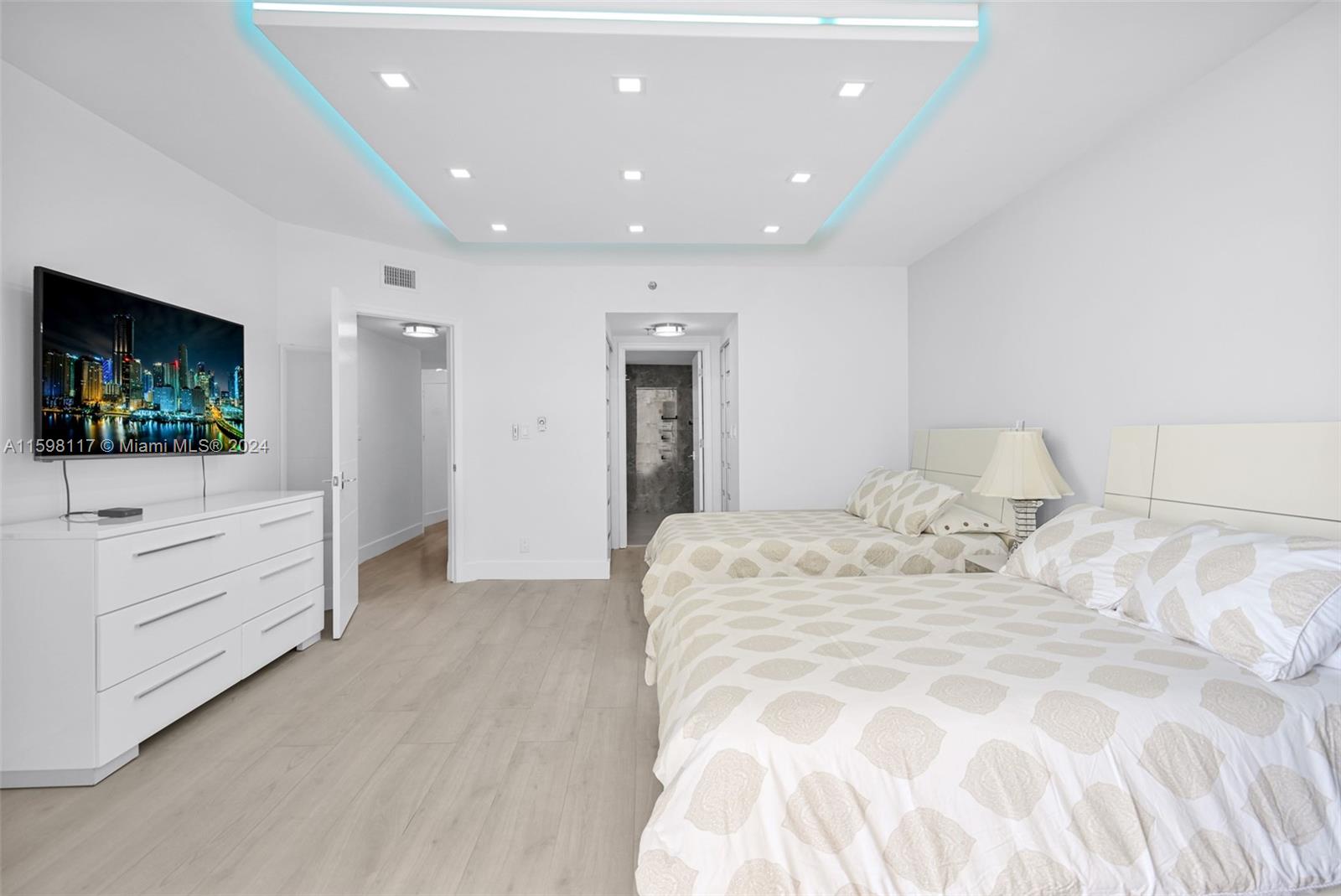 The Waves Condo - Residential