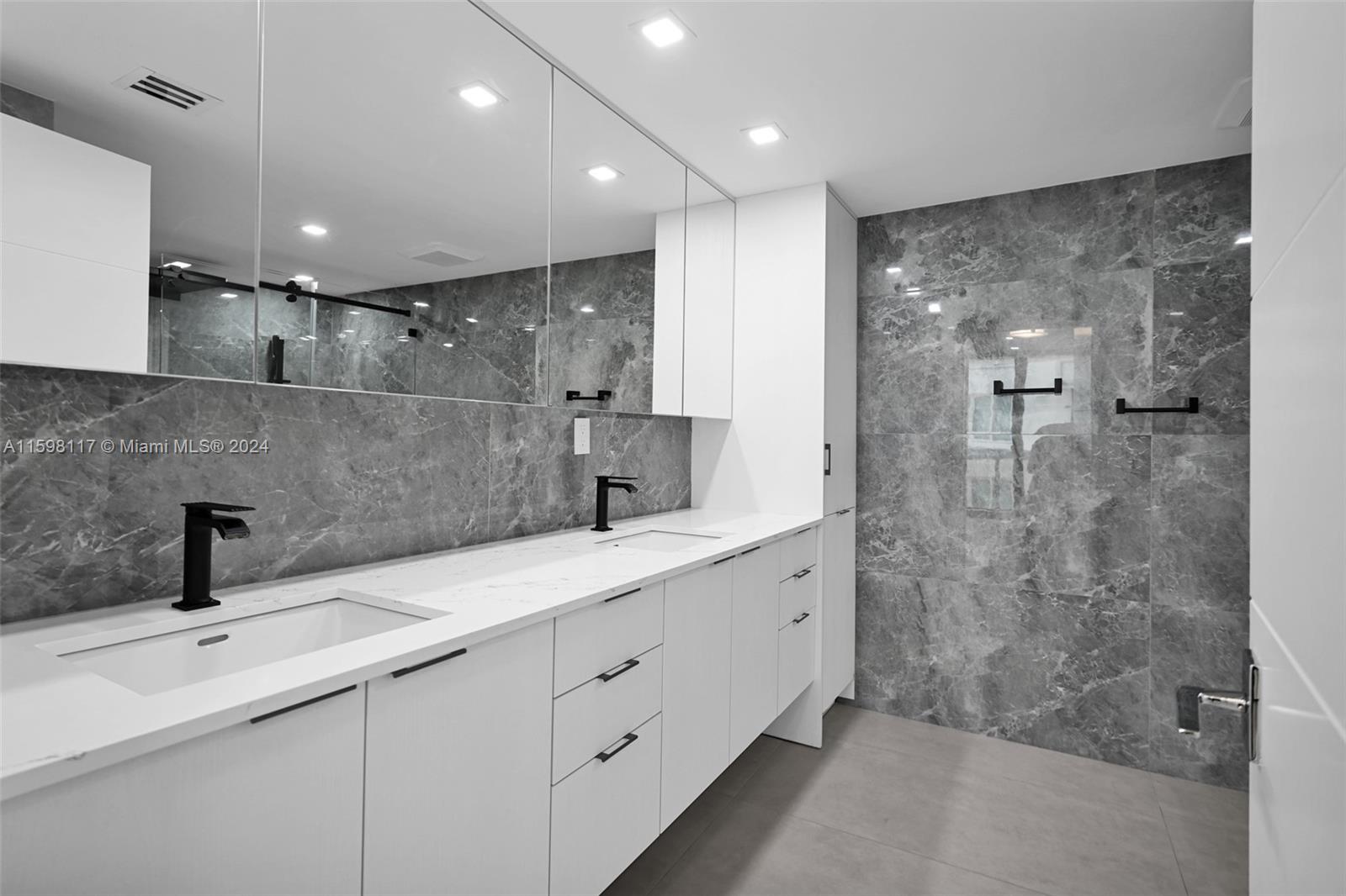 The Waves Condo - Residential
