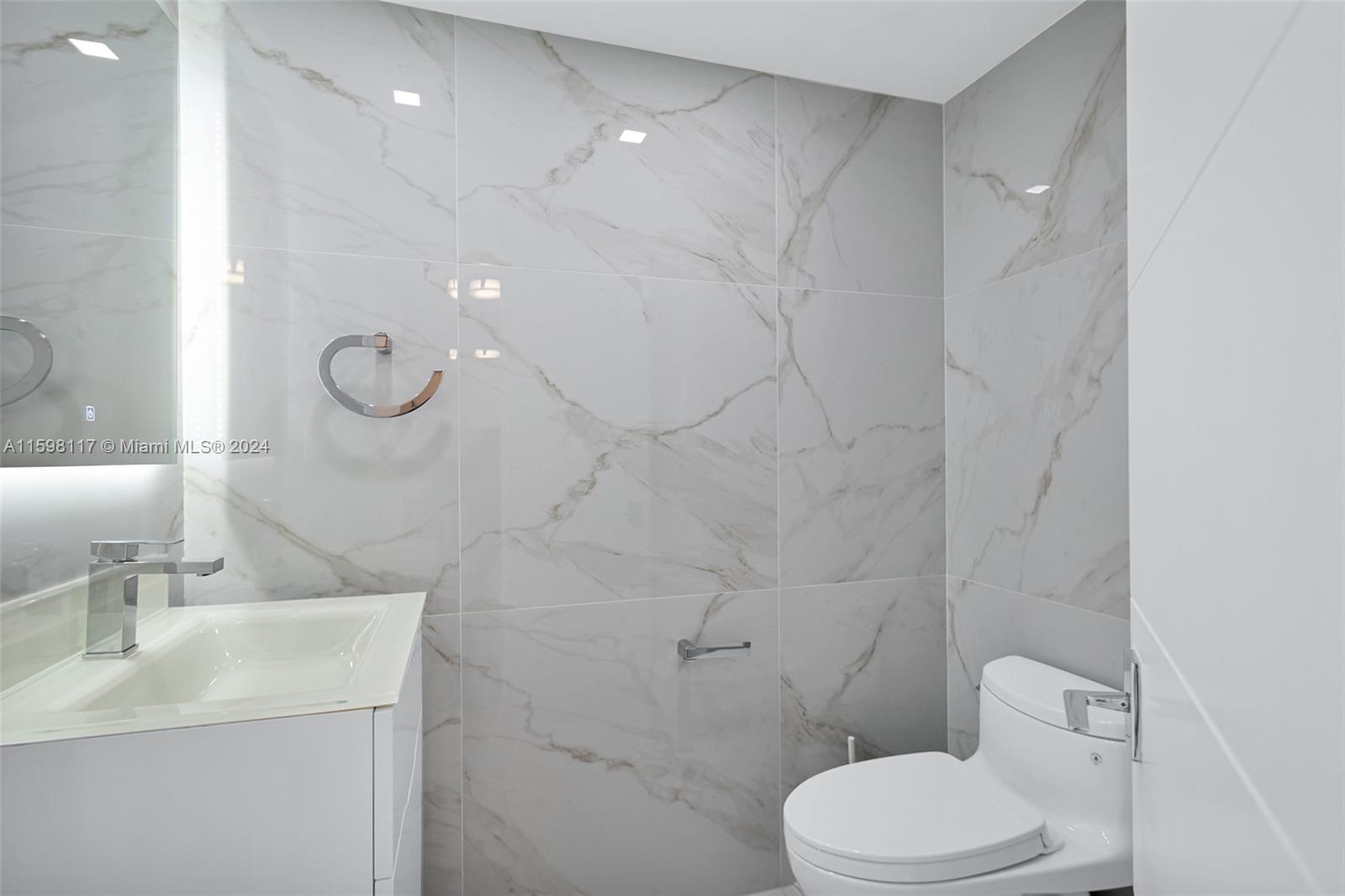 The Waves Condo - Residential