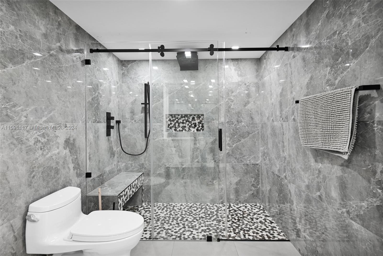 The Waves Condo - Residential