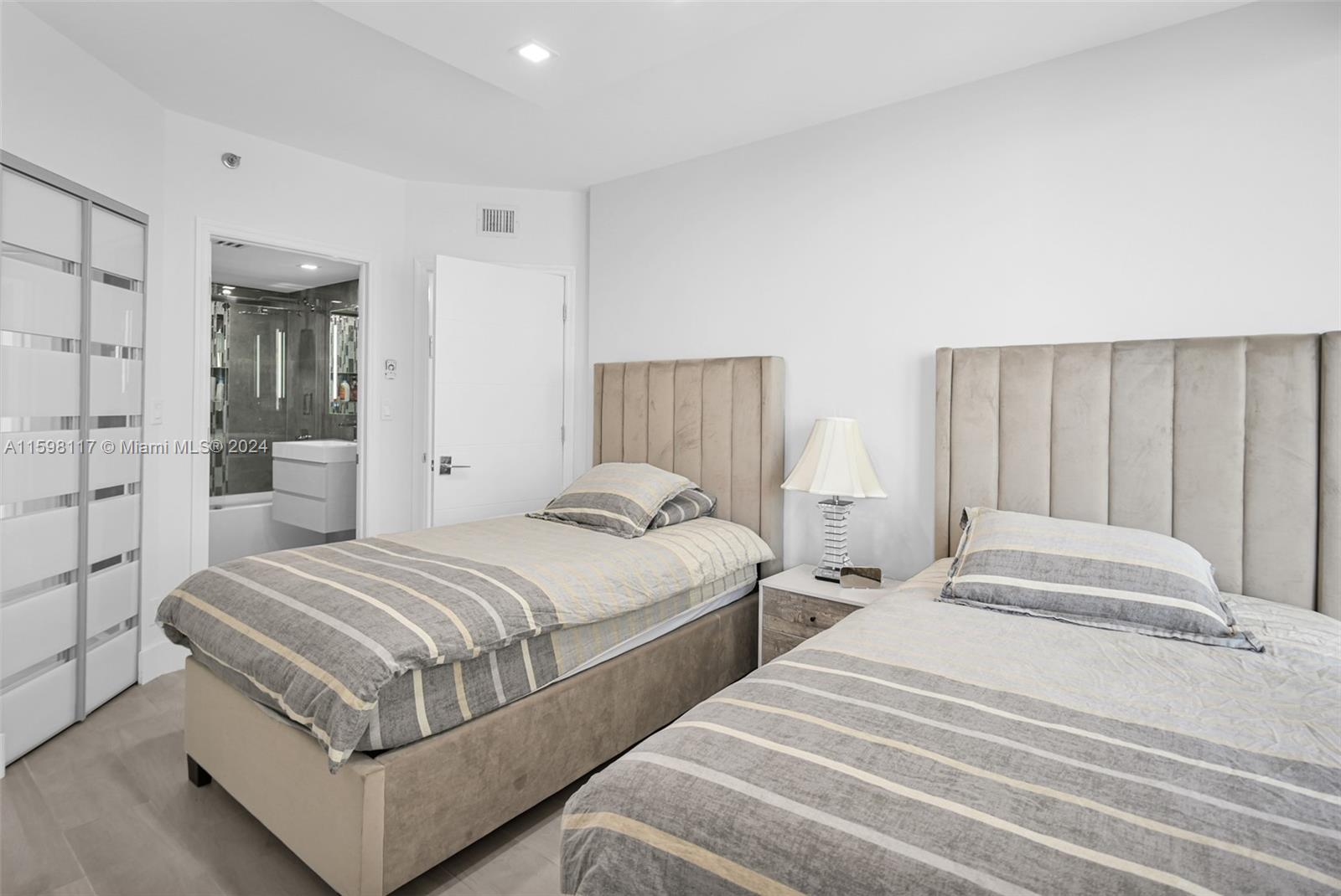 The Waves Condo - Residential