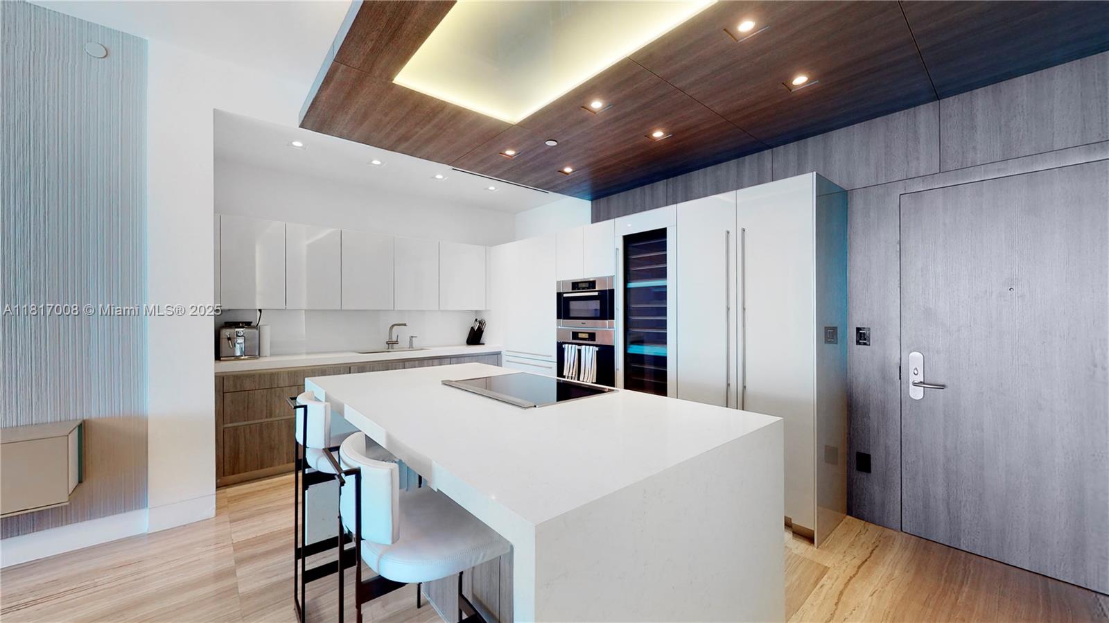 6799 Collins Ave 405