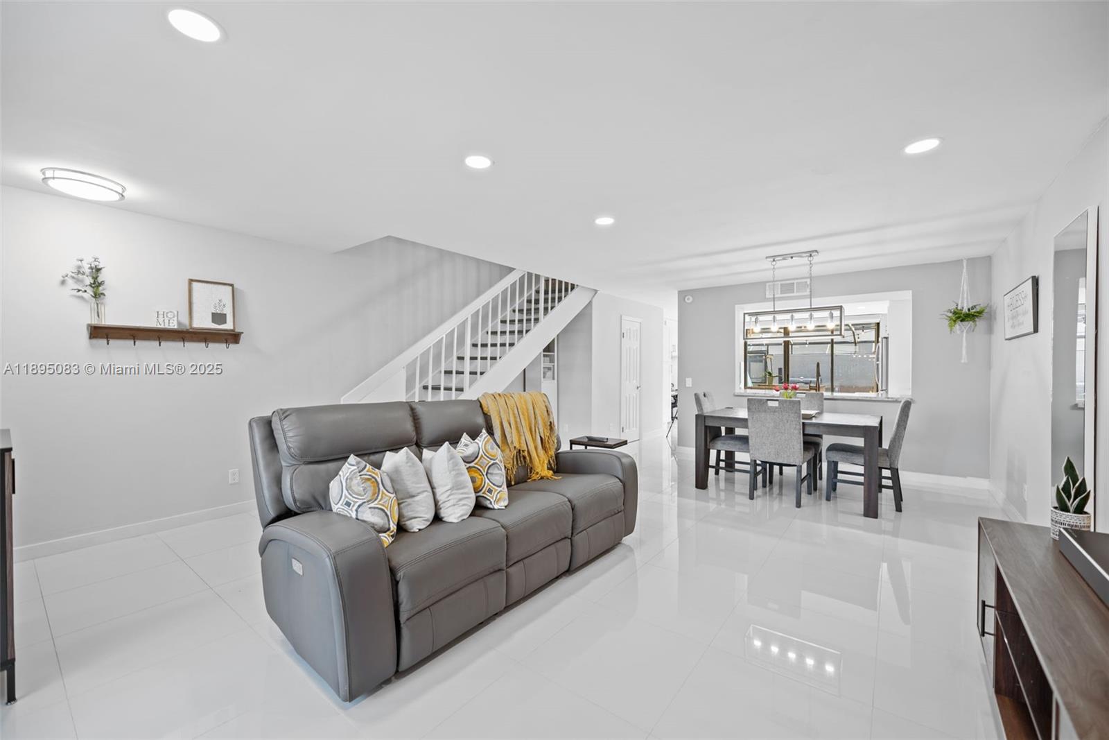 EVERGLADE SUGAR & LAND CO - Residential