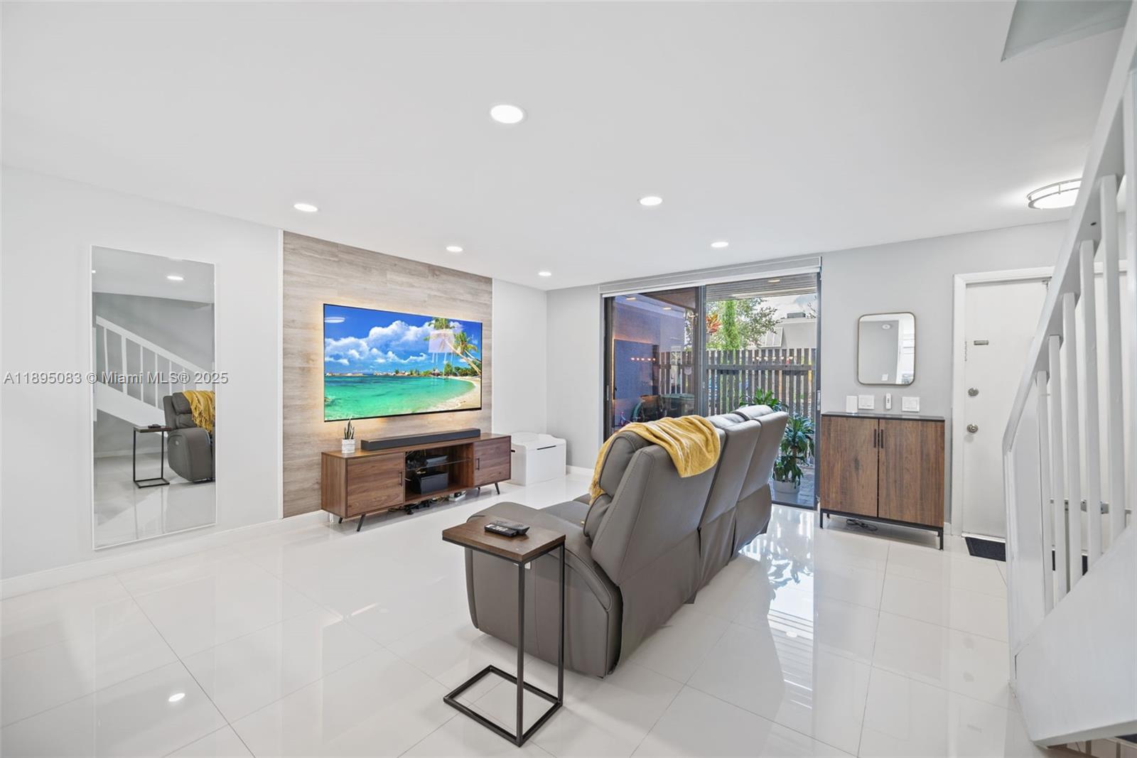 EVERGLADE SUGAR & LAND CO - Residential