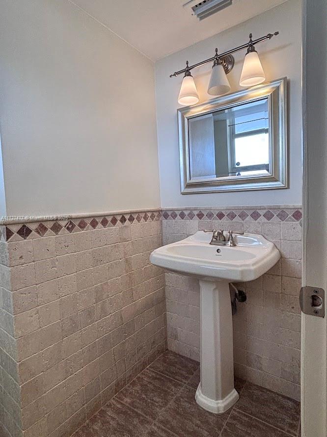 FIFTH MOORINGS CONDO - Residential