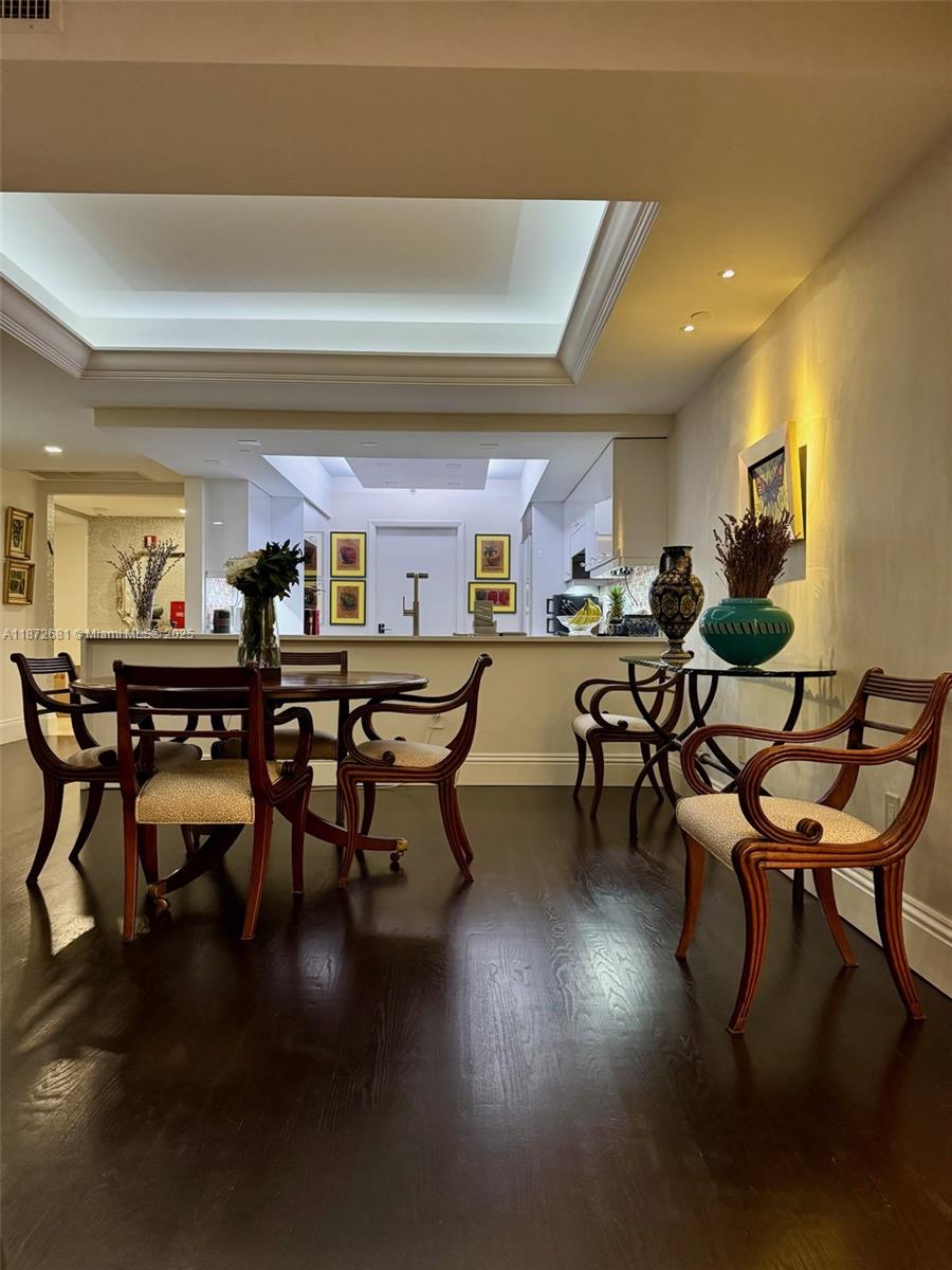 IL VILLAGGIO ON SOUTH BEA - Residential