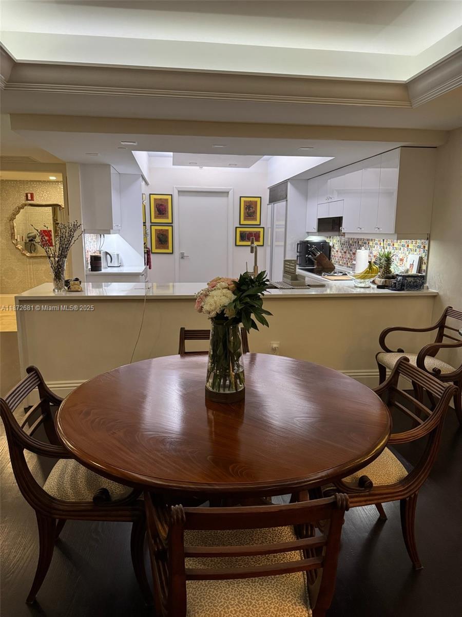 IL VILLAGGIO ON SOUTH BEA - Residential