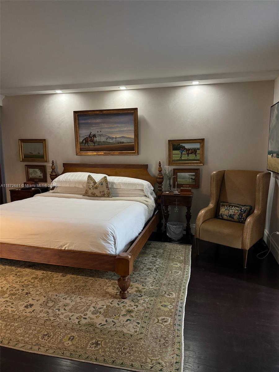 IL VILLAGGIO ON SOUTH BEA - Residential