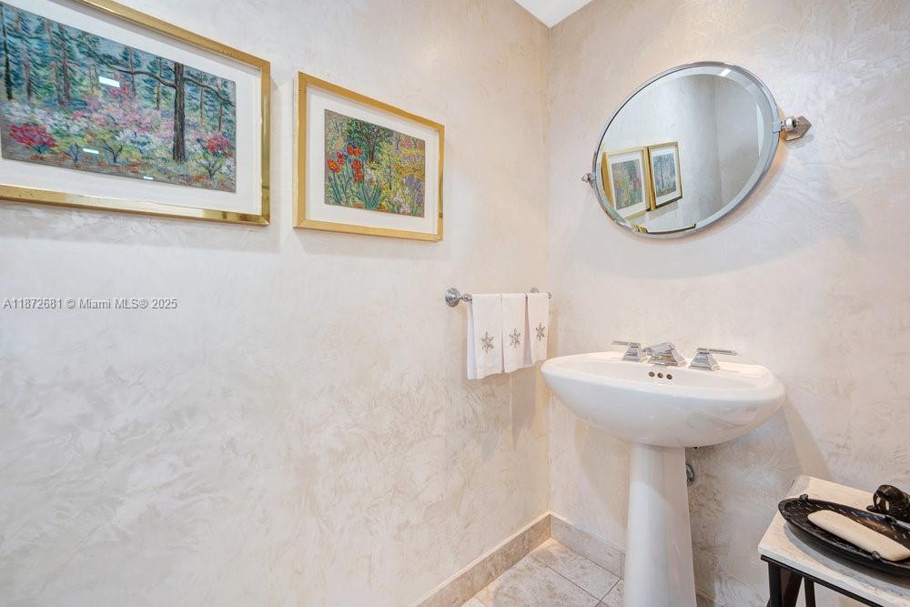 IL VILLAGGIO ON SOUTH BEA - Residential