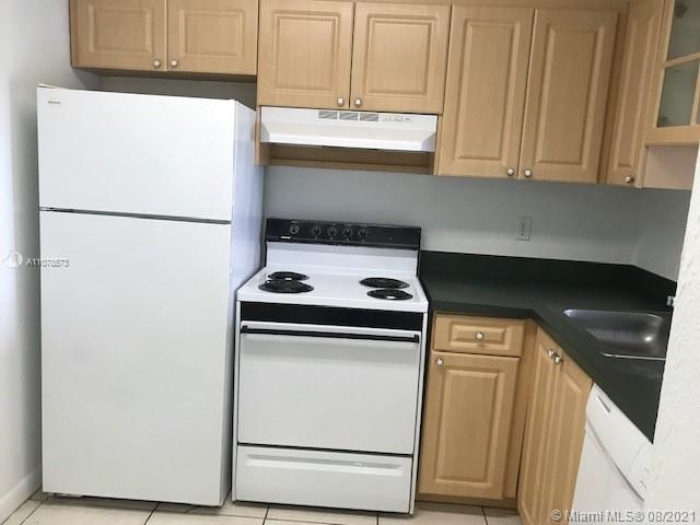 THE FOUNTAINS AT FONTAINEB - Residential Lease