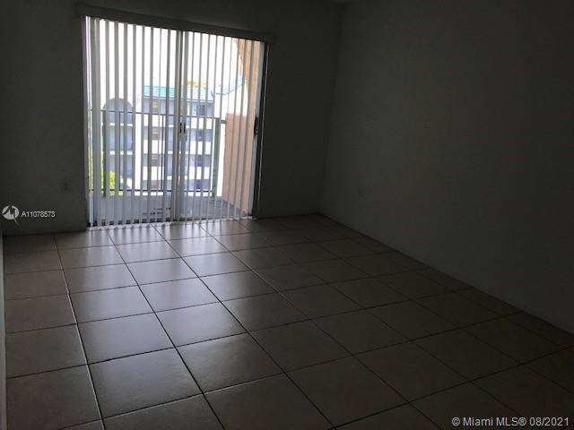 THE FOUNTAINS AT FONTAINEB - Residential Lease