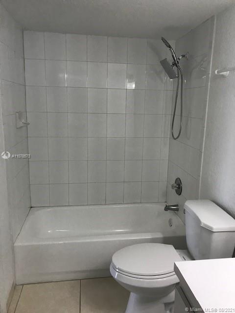 THE FOUNTAINS AT FONTAINEB - Residential Lease