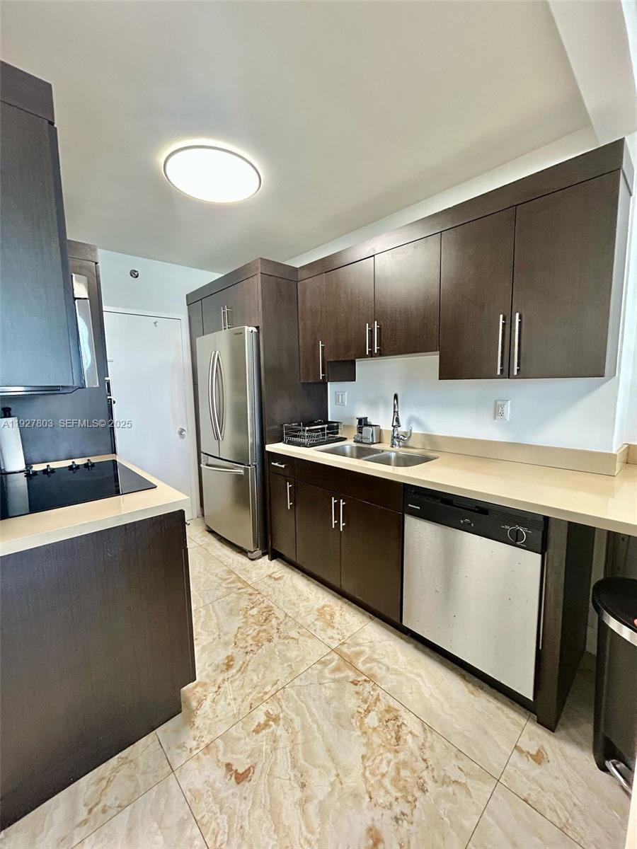 THE DECOPLAGE CONDO - Residential