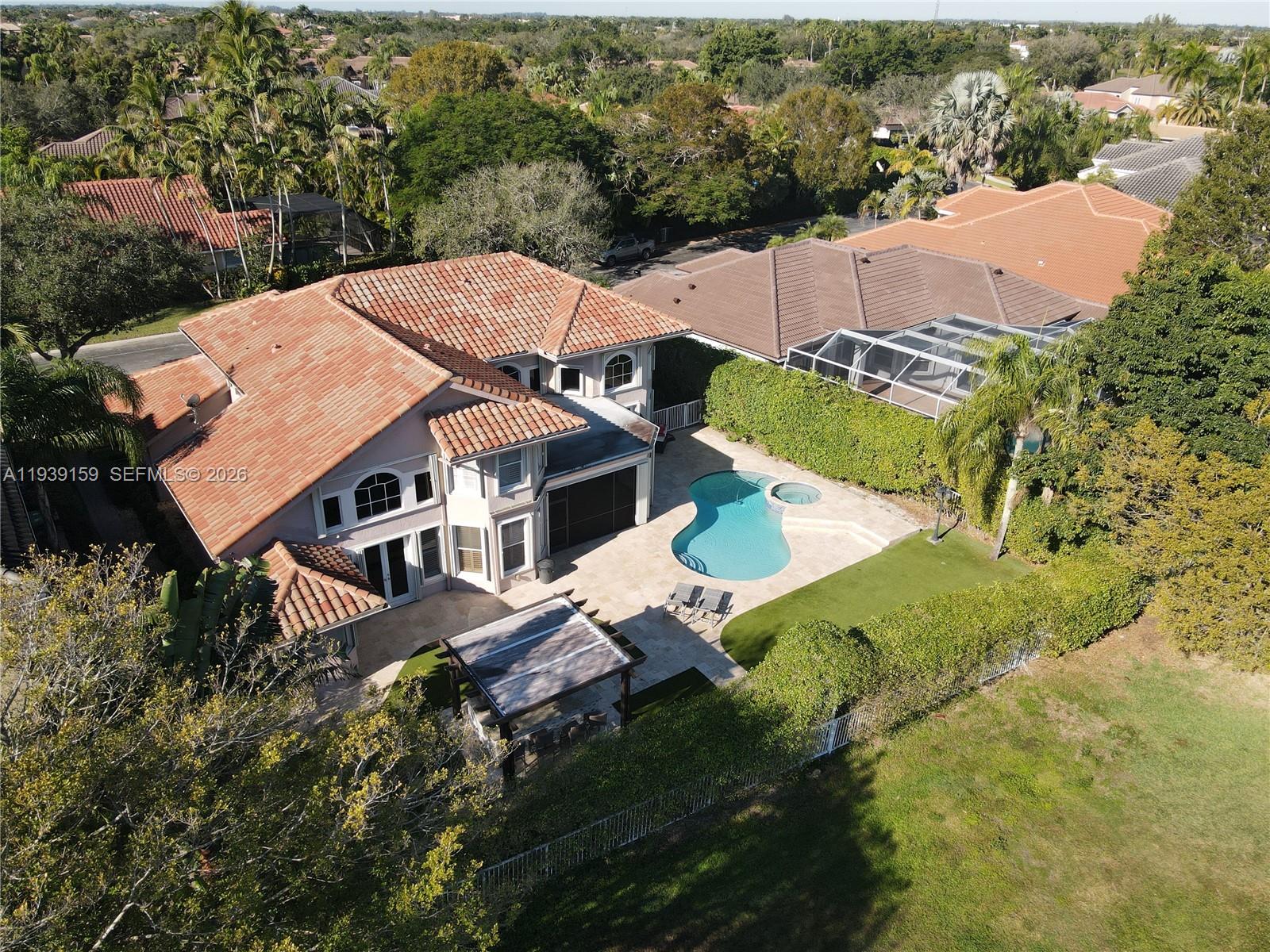 HOLLYWOOD LAKES COUNTRY C - Residential