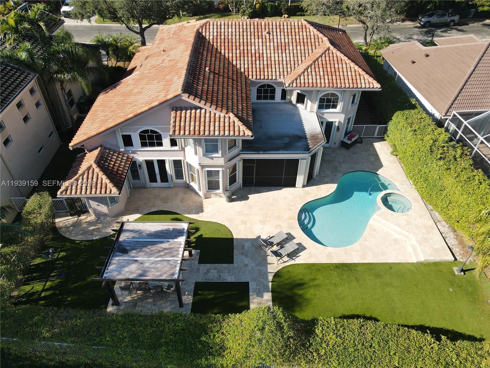 HOLLYWOOD LAKES COUNTRY C - Residential