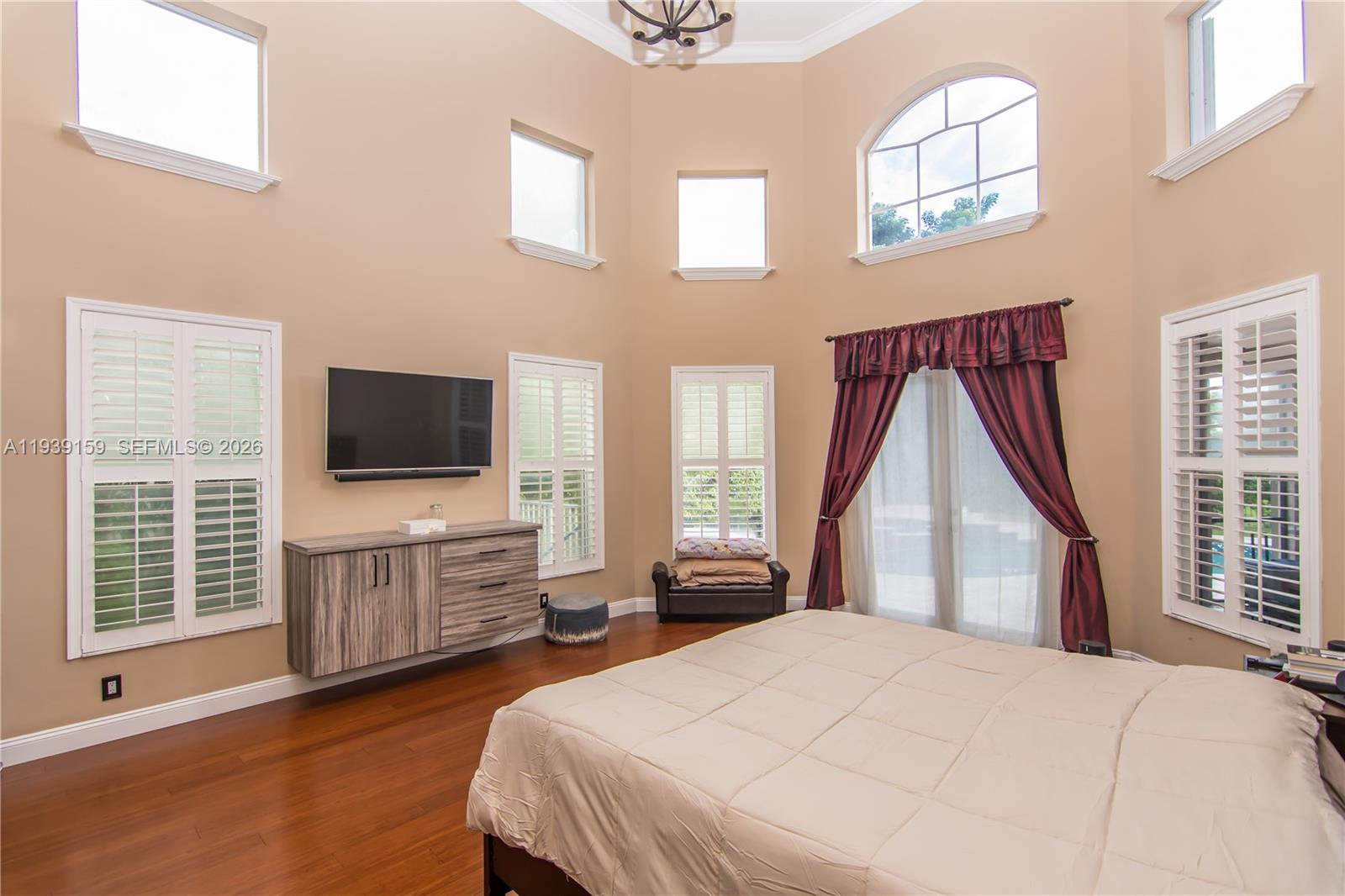 HOLLYWOOD LAKES COUNTRY C - Residential