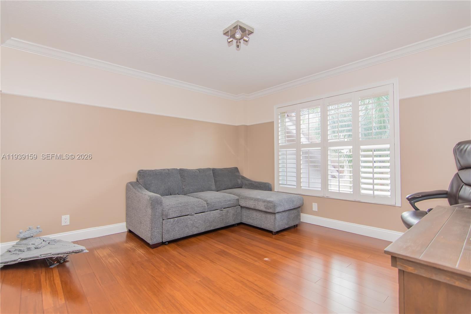 HOLLYWOOD LAKES COUNTRY C - Residential