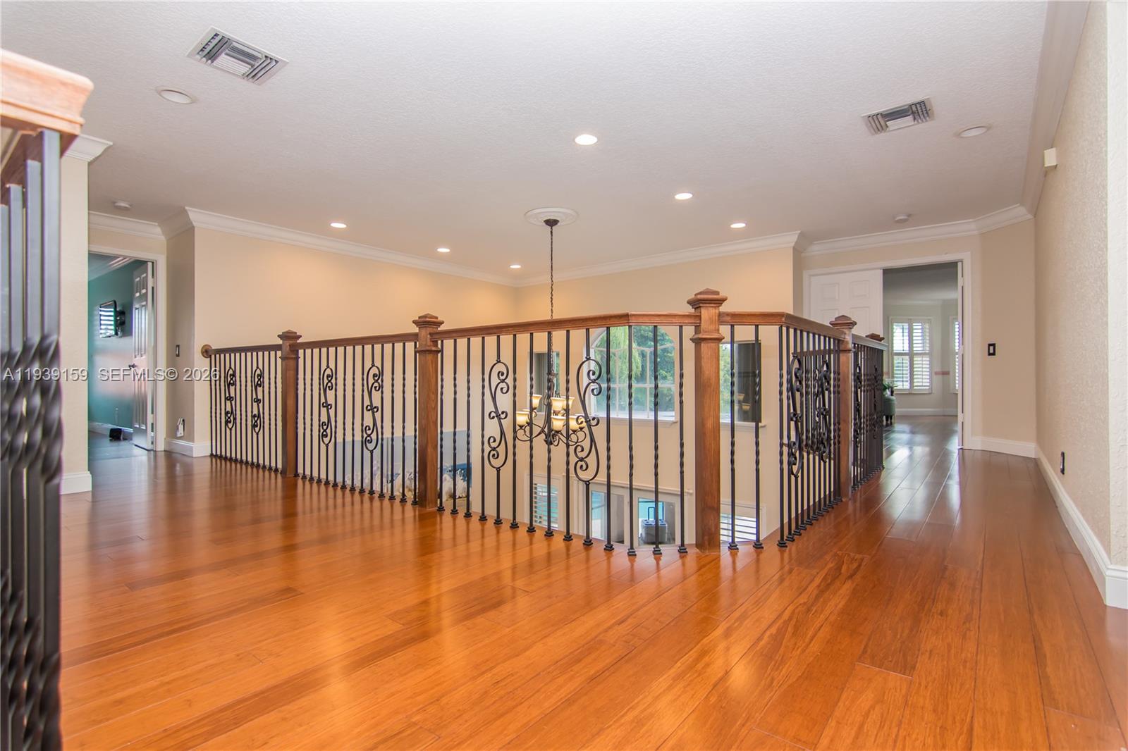 HOLLYWOOD LAKES COUNTRY C - Residential