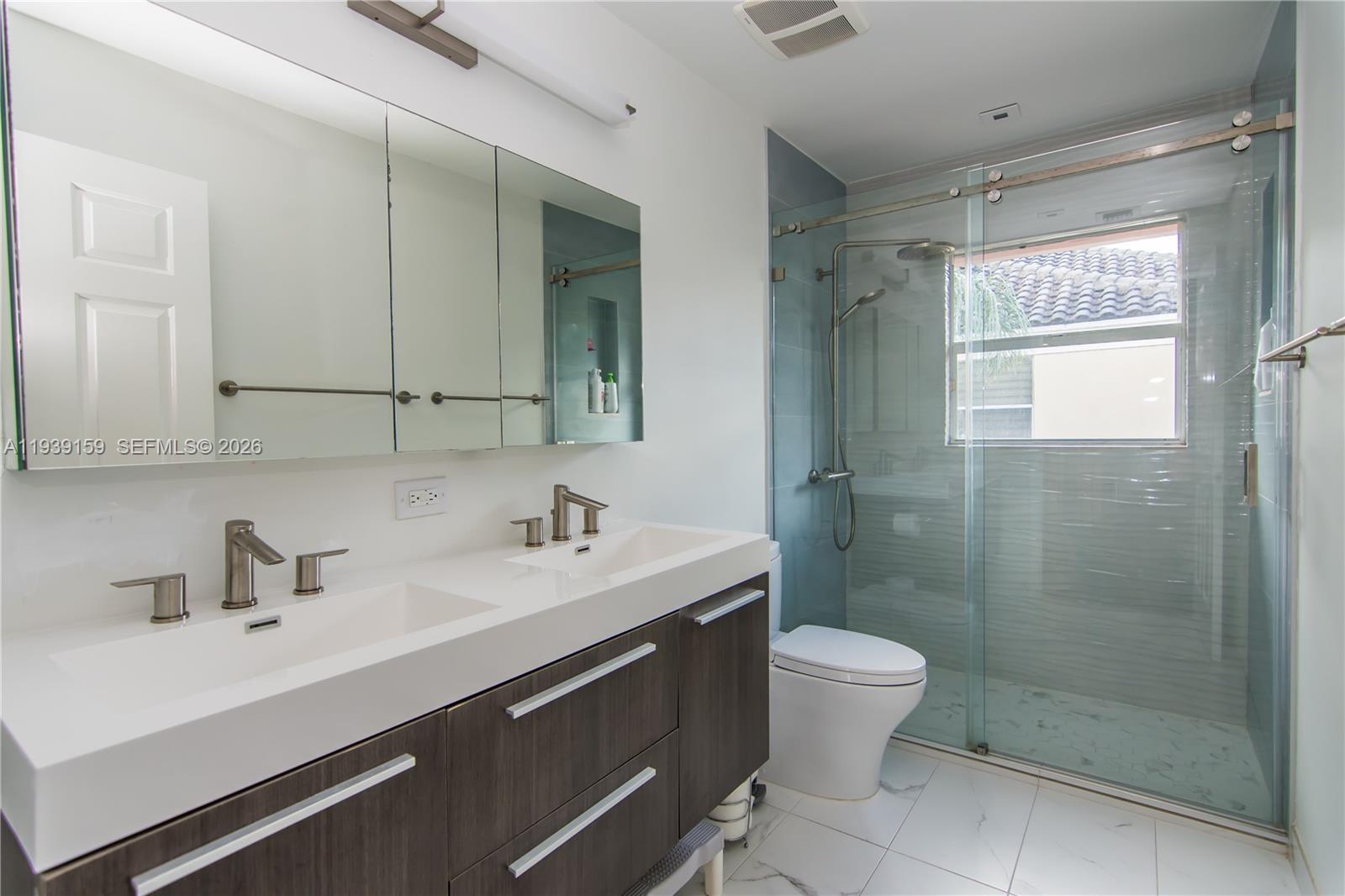 HOLLYWOOD LAKES COUNTRY C - Residential