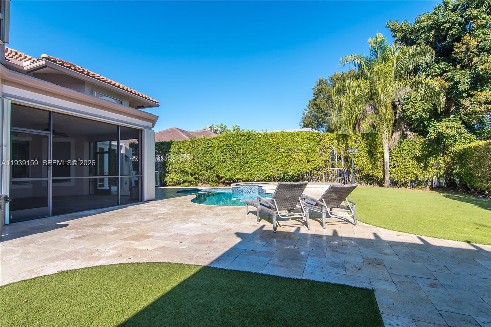 HOLLYWOOD LAKES COUNTRY C - Residential