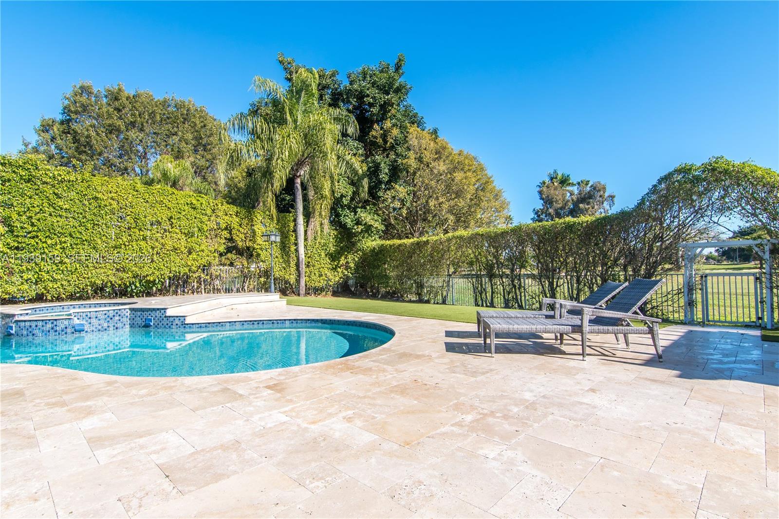 HOLLYWOOD LAKES COUNTRY C - Residential