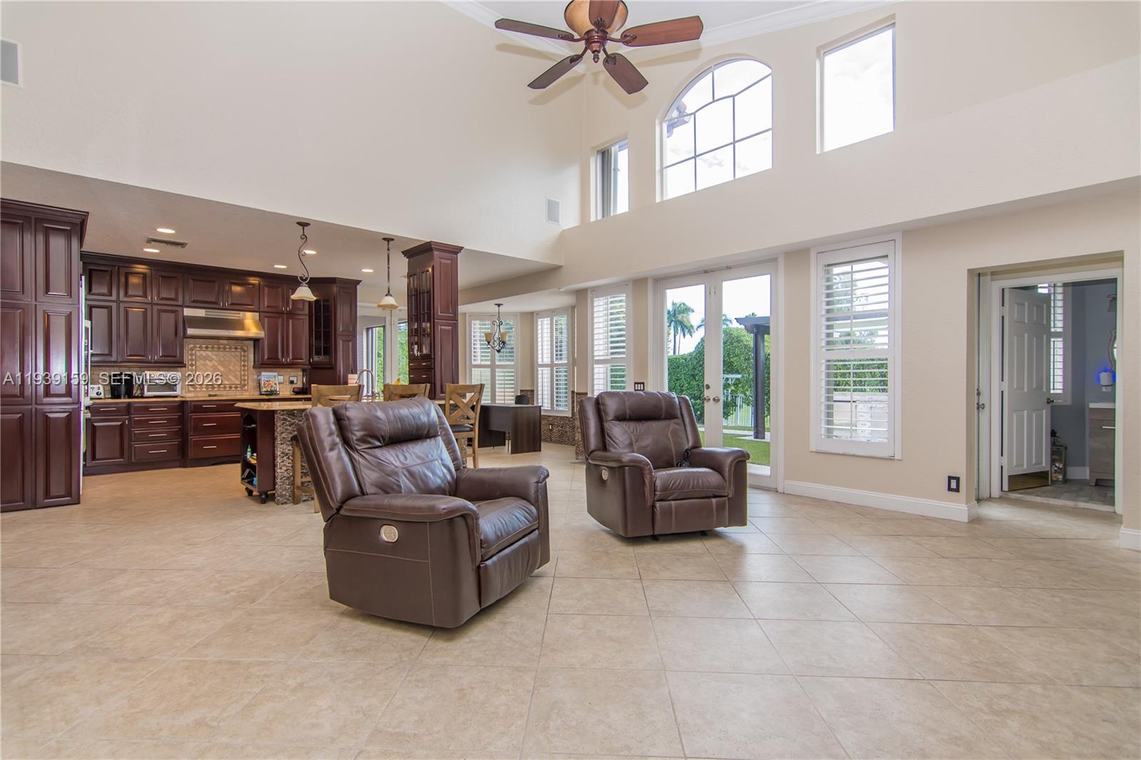 HOLLYWOOD LAKES COUNTRY C - Residential