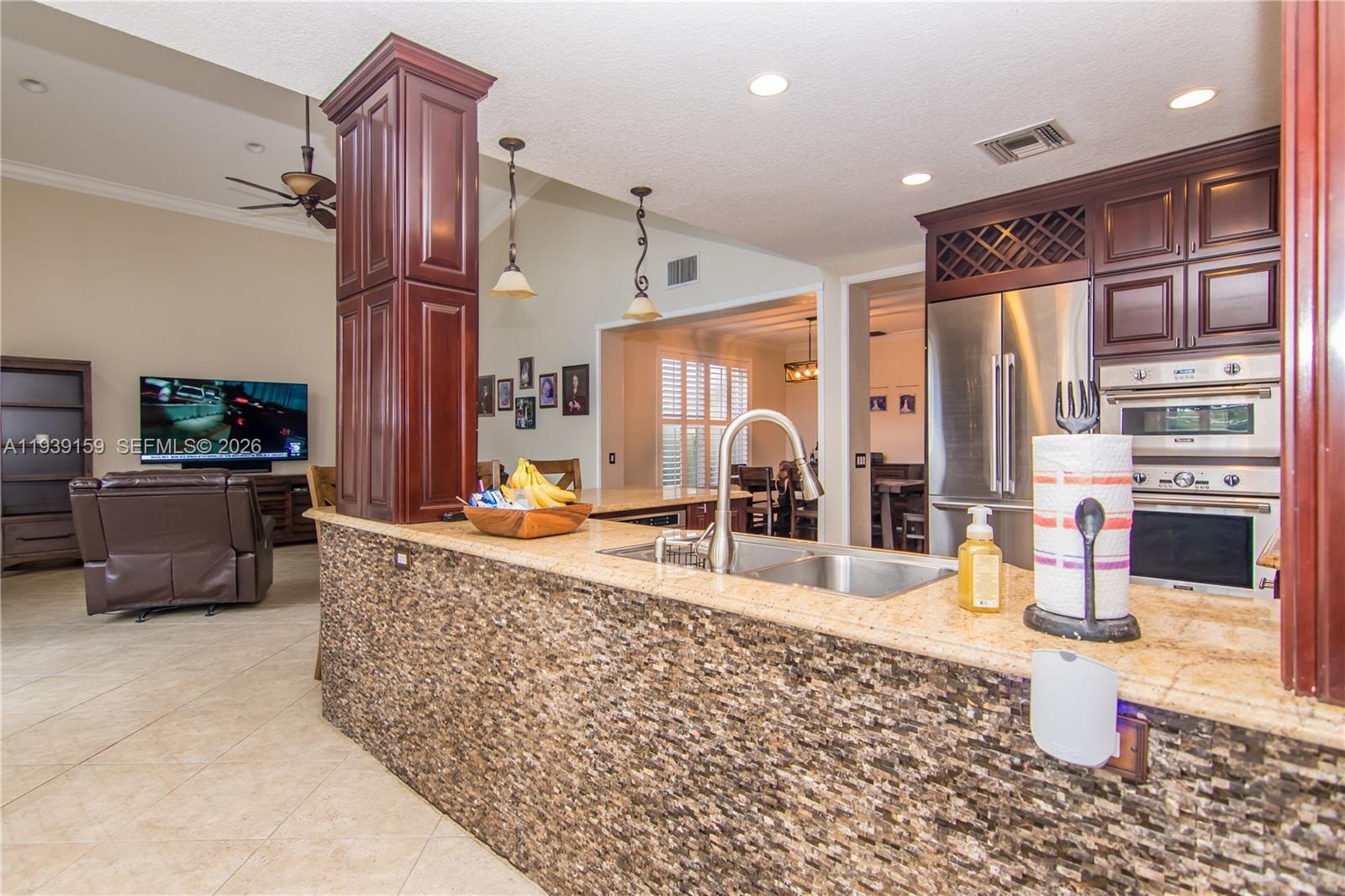 HOLLYWOOD LAKES COUNTRY C - Residential