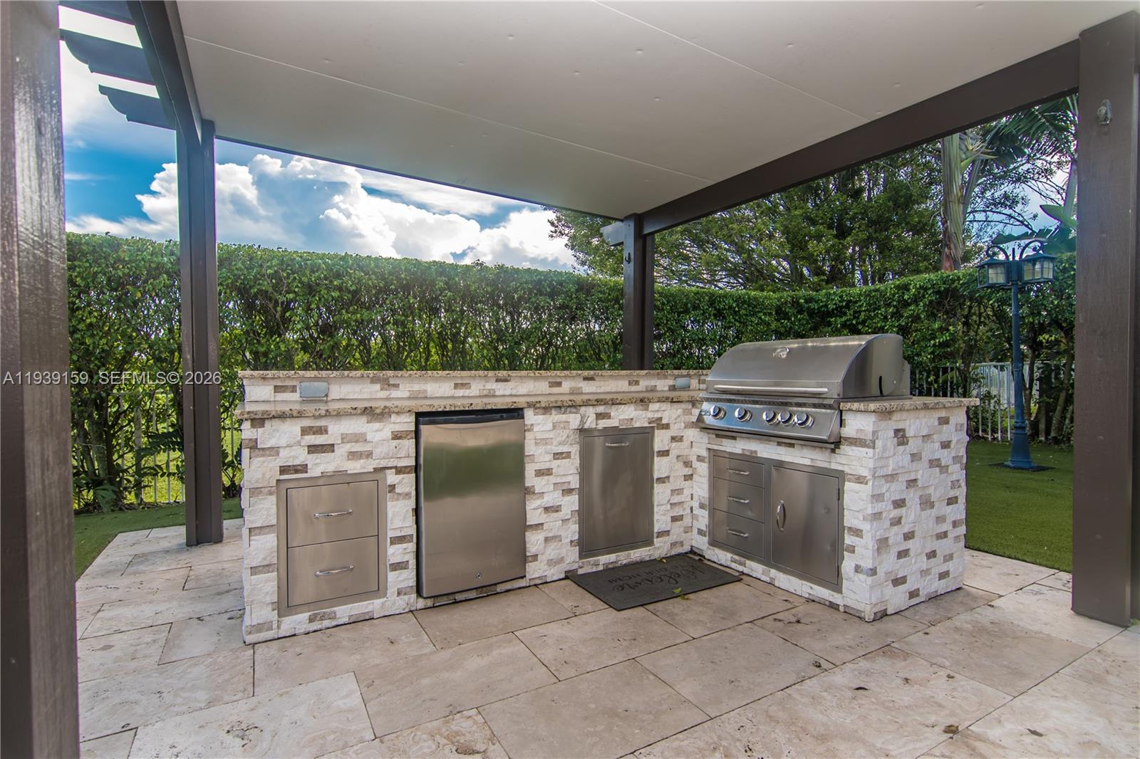 HOLLYWOOD LAKES COUNTRY C - Residential