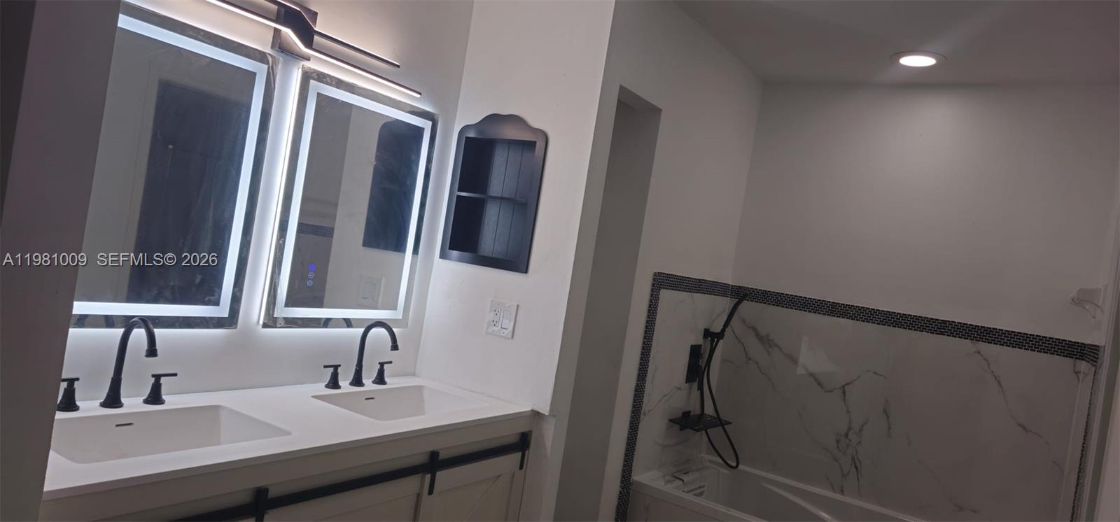 HOLLY CREEK - Residential