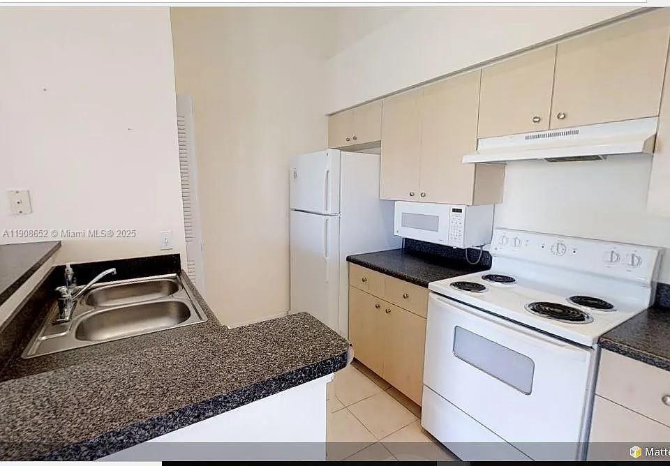 EMERALD ISLE LAGUNA LAKES - Residential Lease