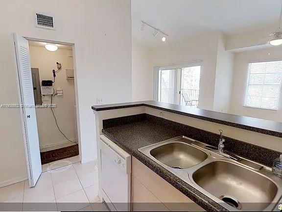 EMERALD ISLE LAGUNA LAKES - Residential Lease