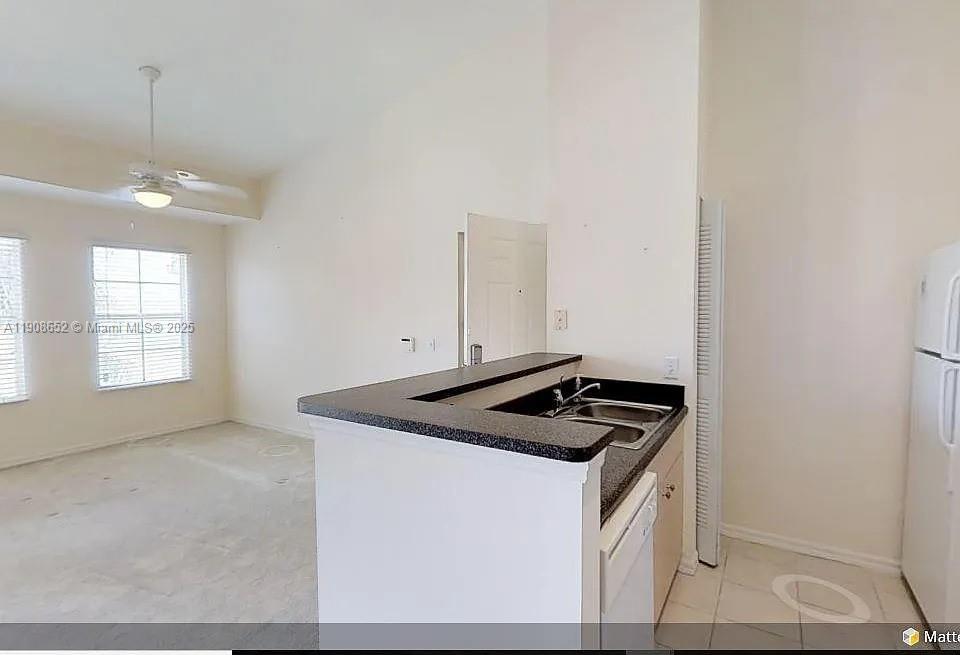 EMERALD ISLE LAGUNA LAKES - Residential Lease