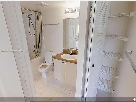 EMERALD ISLE LAGUNA LAKES - Residential Lease