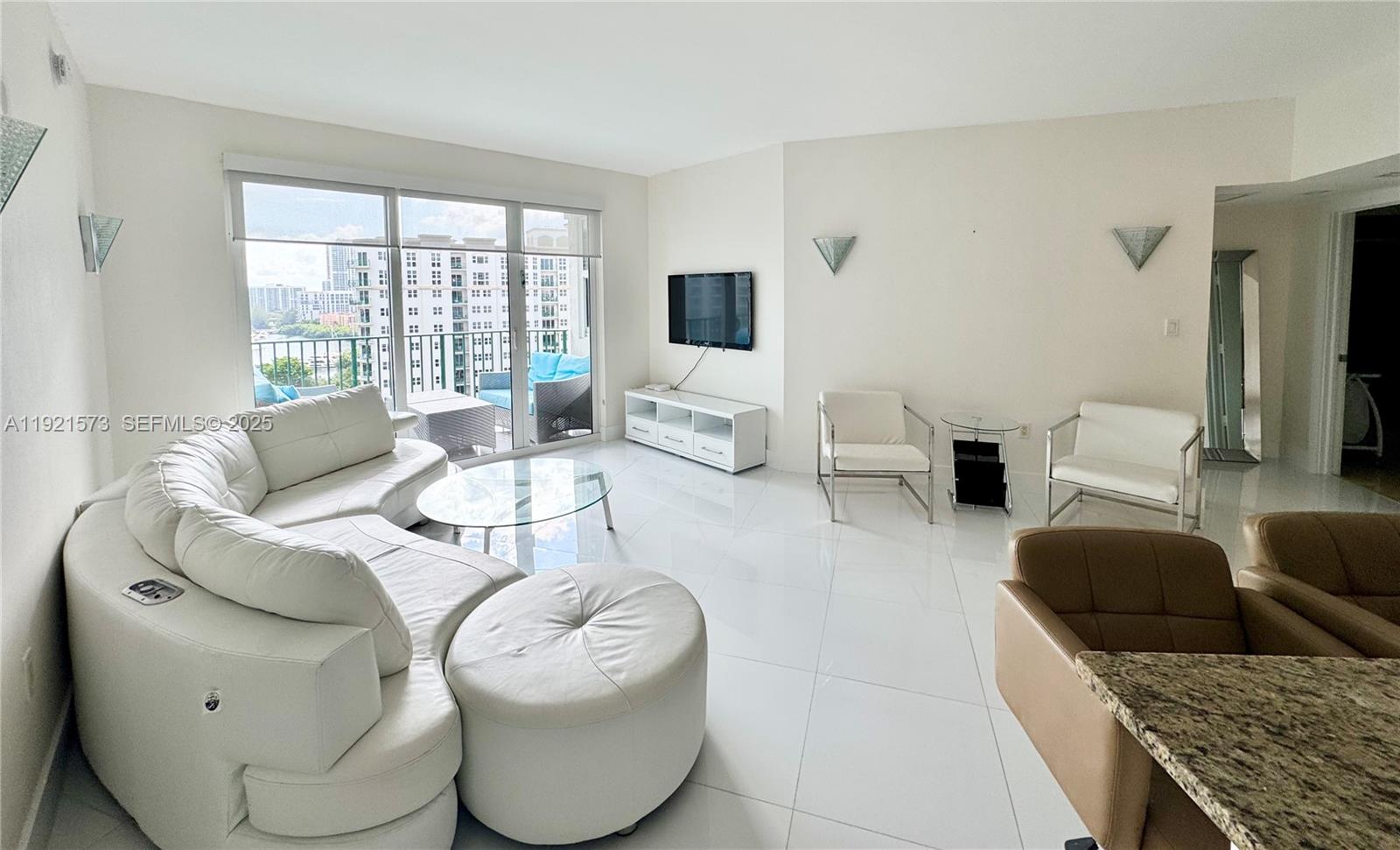 TURNBERRY VLG NO TOWER CO - Residential Lease