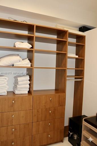 TURNBERRY VLG NO TOWER CO - Residential Lease