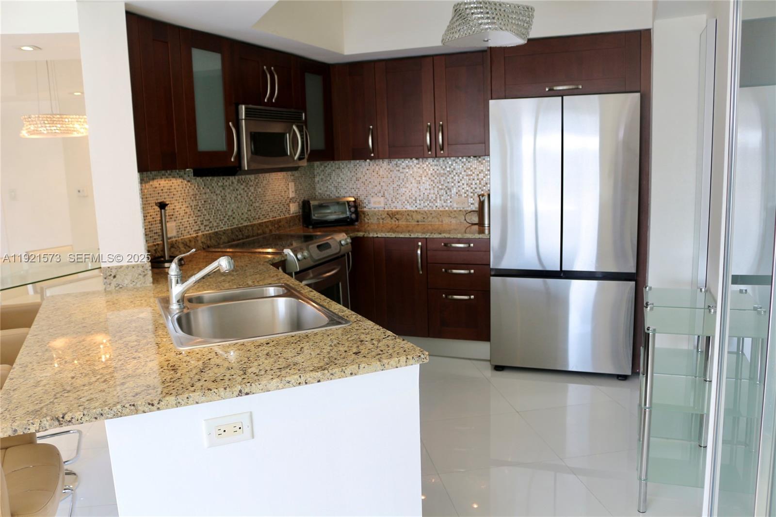 TURNBERRY VLG NO TOWER CO - Residential Lease