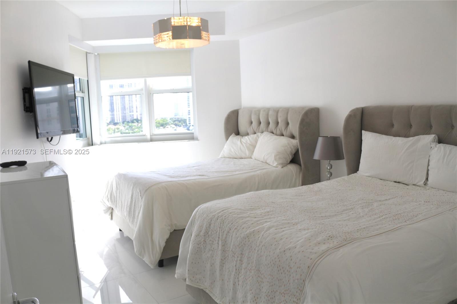 TURNBERRY VLG NO TOWER CO - Residential Lease