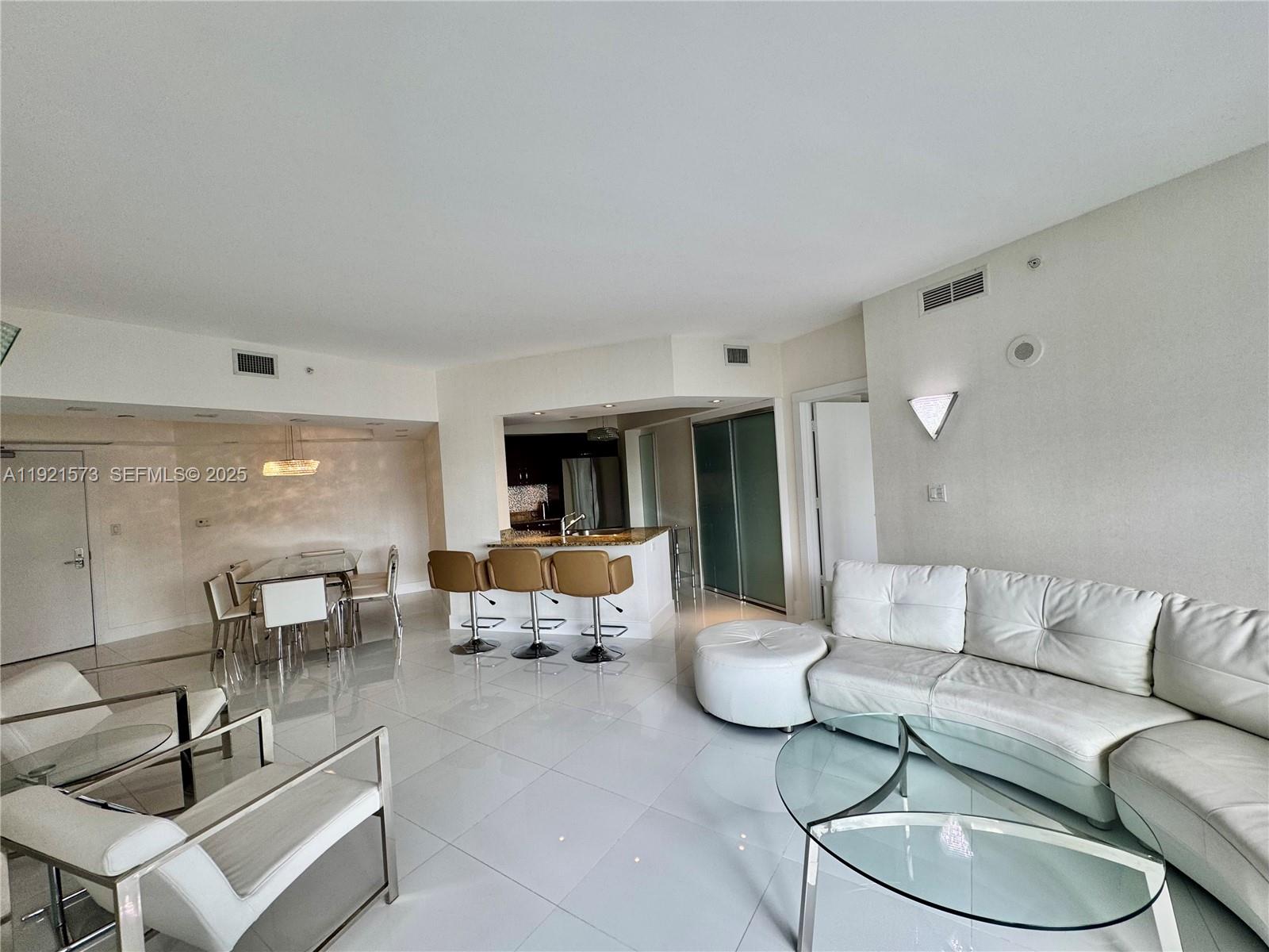 TURNBERRY VLG NO TOWER CO - Residential Lease