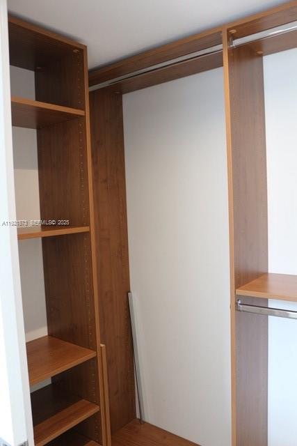 TURNBERRY VLG NO TOWER CO - Residential Lease