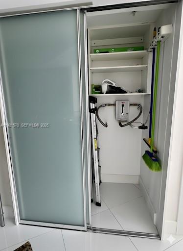 TURNBERRY VLG NO TOWER CO - Residential Lease