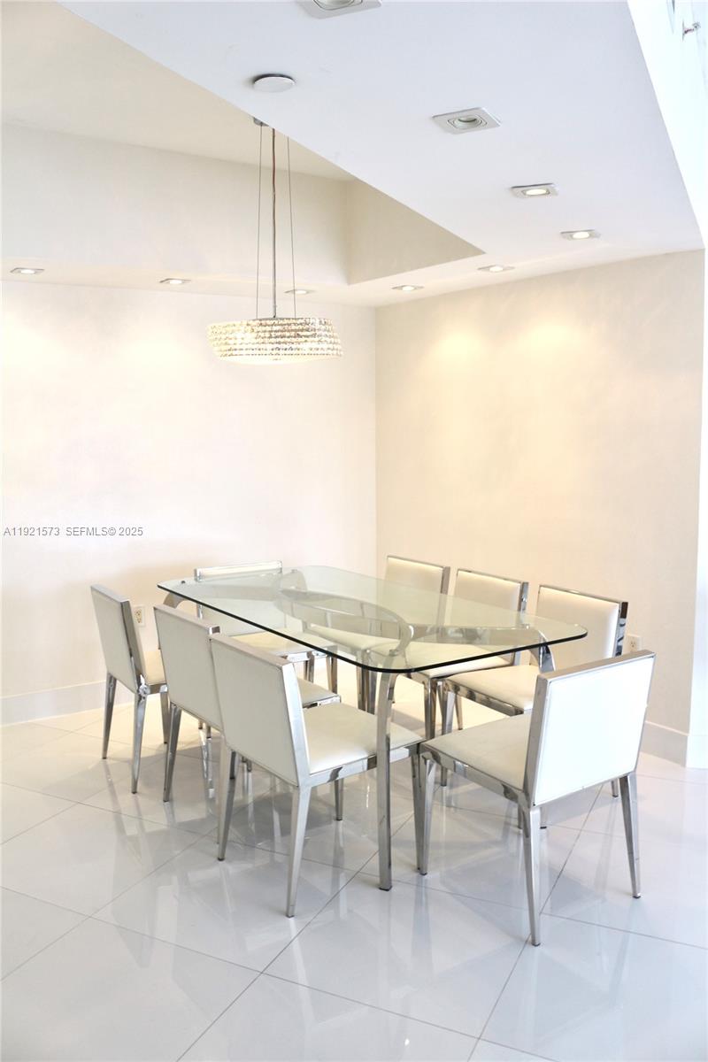 TURNBERRY VLG NO TOWER CO - Residential Lease