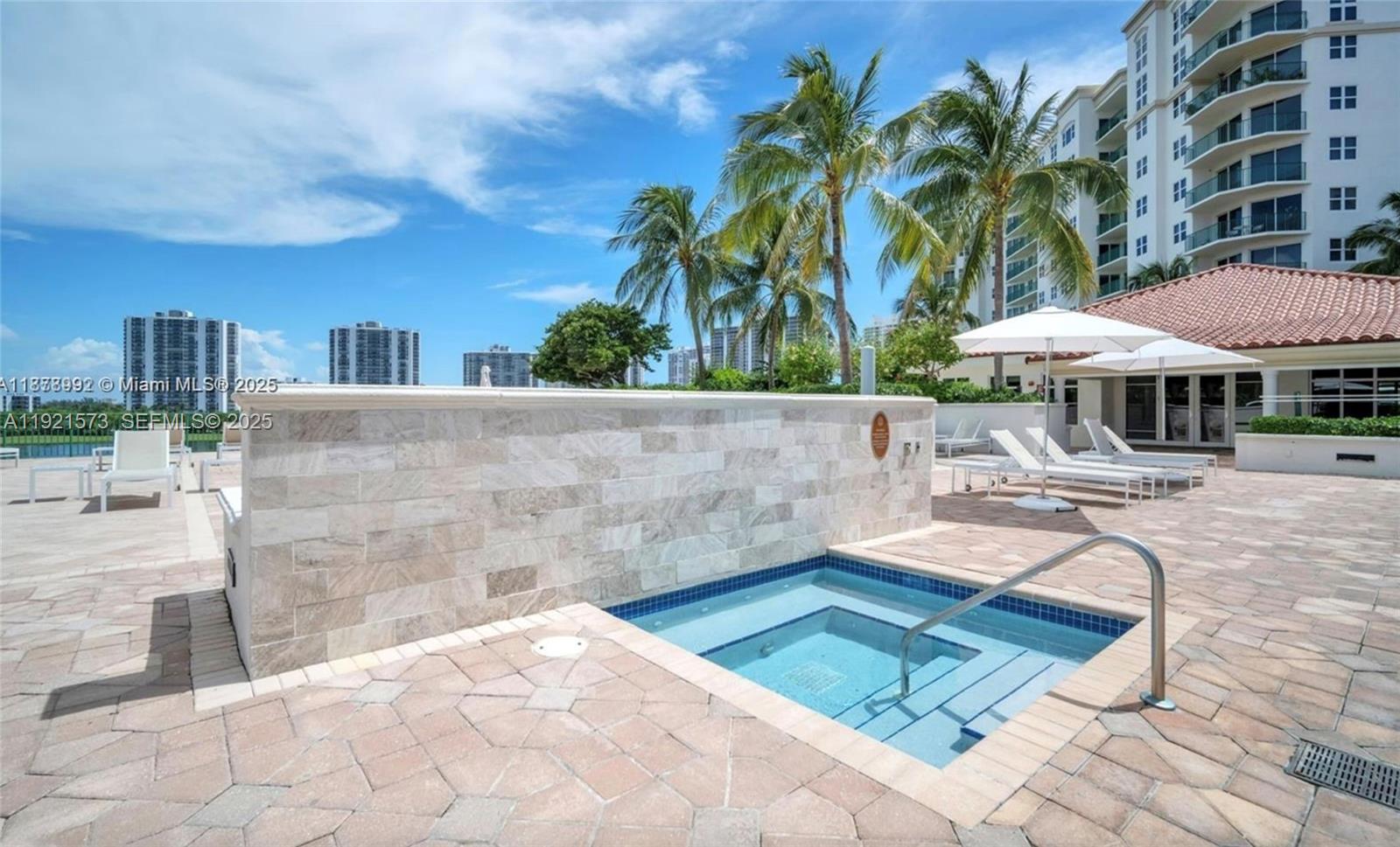 TURNBERRY VLG NO TOWER CO - Residential Lease